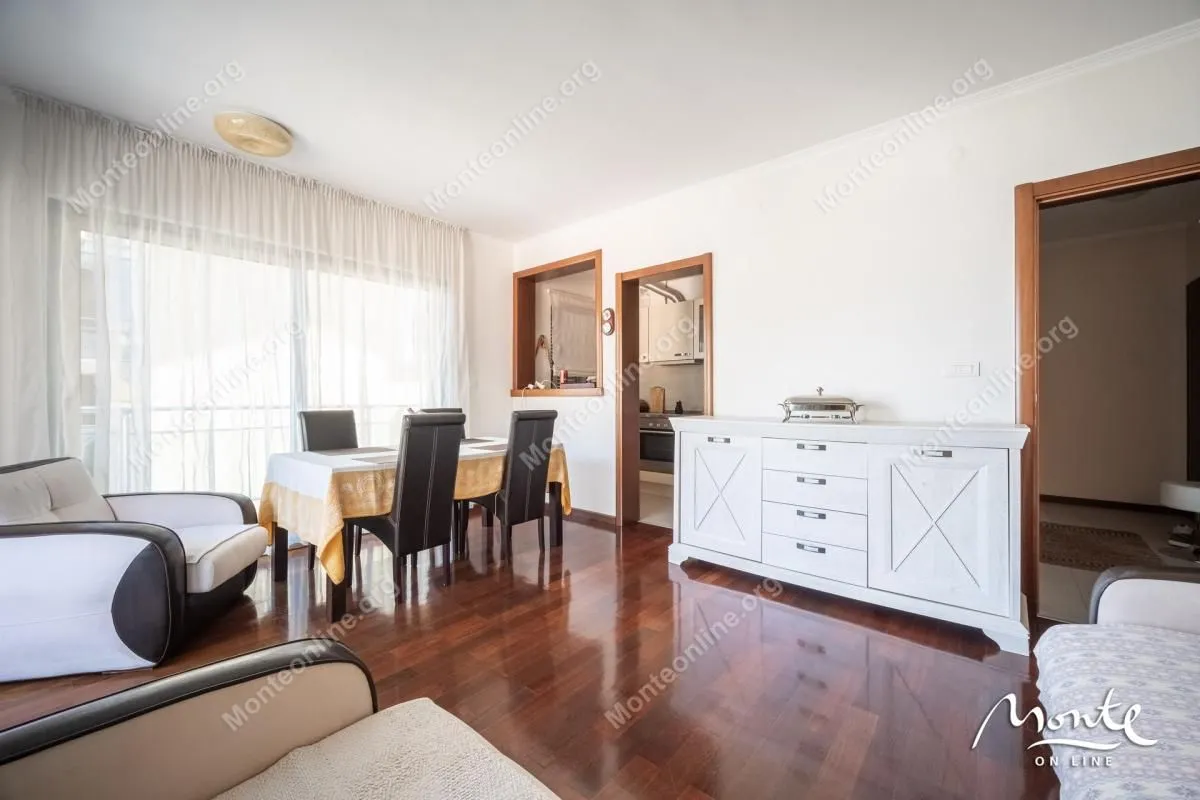 Prodaja, dvosoban stan, 81m², Dobrota, Kotor