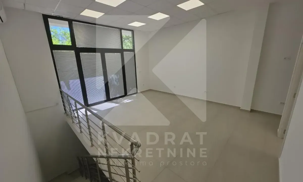 Rent, office space, 113m², Blok 6, Podgorica