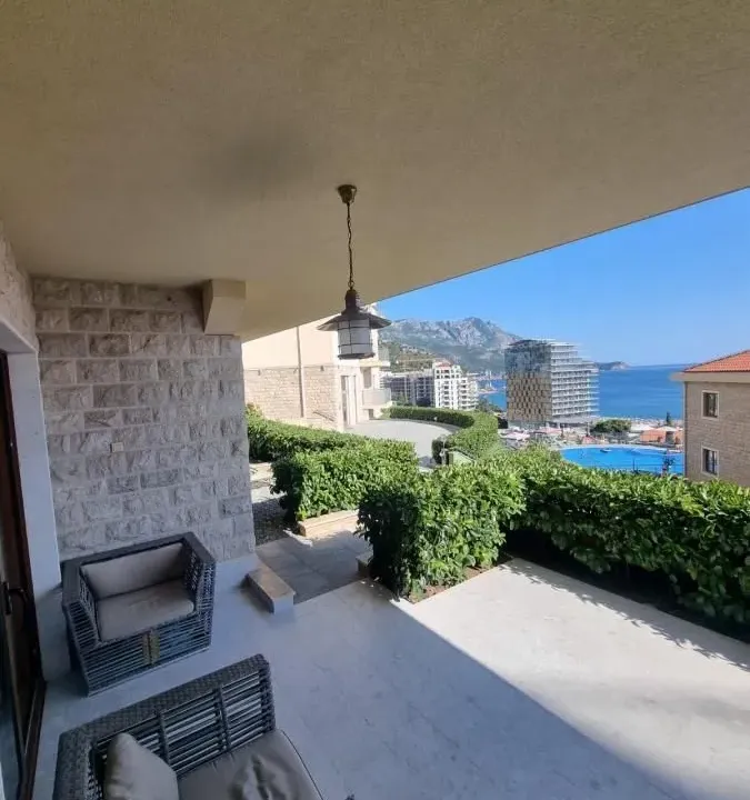 Sale, studio apartment, 70m², Bečići, Budva