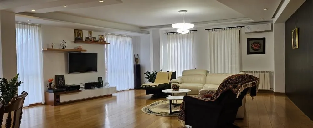 Prodaja, trosoban stan, 148m², Vračar Hram, Vračar Sve Podlokacije