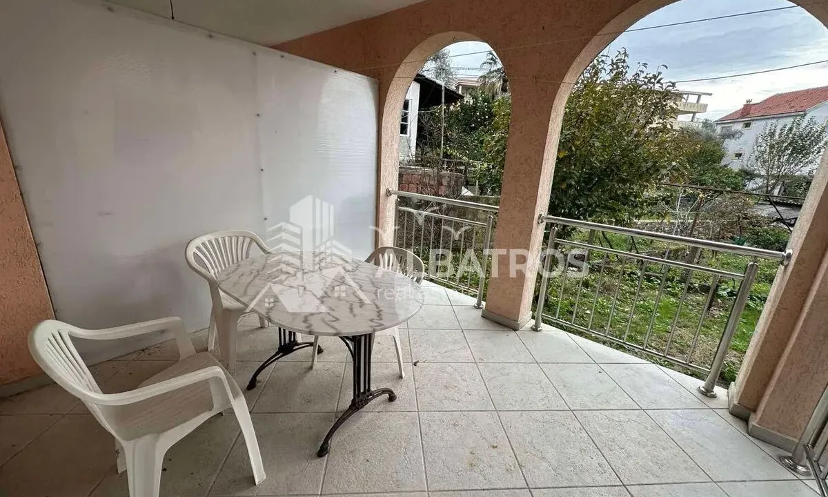 Rent, house, 452m², Bar, Crna Gora