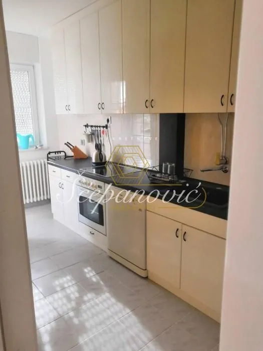 Izdavanje, dvosoban stan, 64m², Centar, Novi Sad
