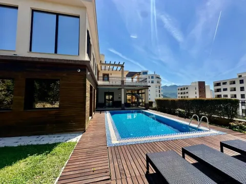 Sale, house, 318m², Bečići, Budva - image 1