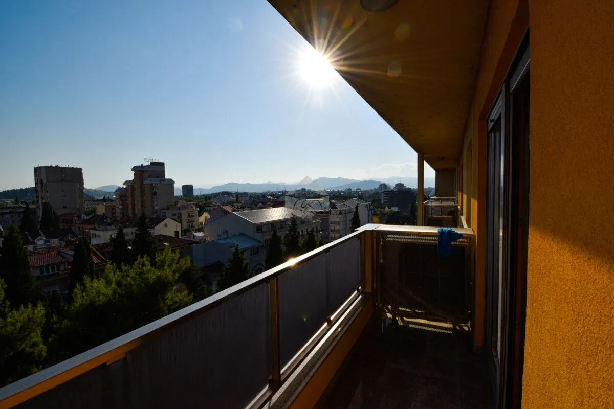 Rent, four bedroom apartment, 130m², Centar, Podgorica