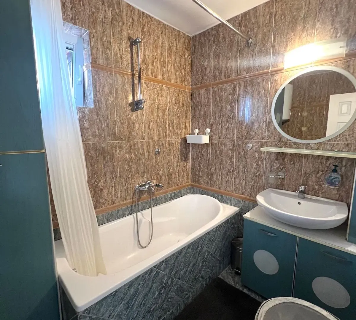 Rent, three bedroom apartment, 65m², Vračar Sve Podlokacije, Beograd