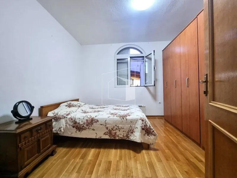 Izdavanje, kuća, 400m², Zlatica, Podgorica