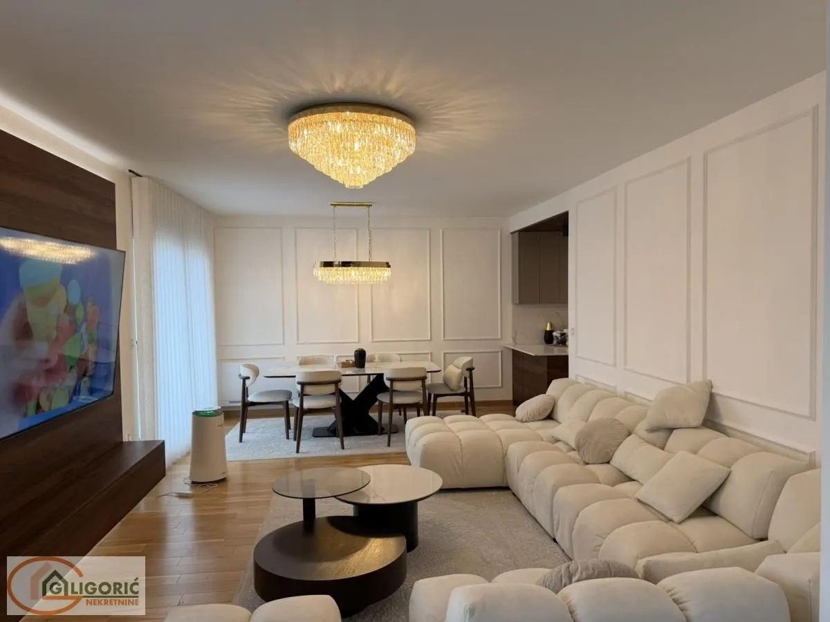 Sale, apartment, 152m², Čubura, Beograd