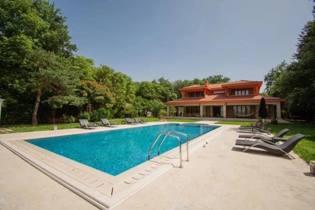 Izdavanje, kuća, 400m², Klikovače, Danilovgrad