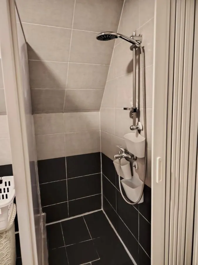Izdavanje, trosoban stan, 90m², Centar, Niš