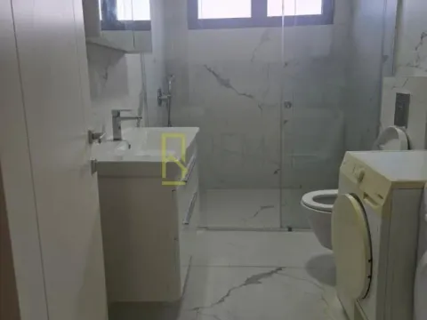 Izdavanje, trosoban stan, 130m², Dalmatinska ulica, Podgorica - image 4