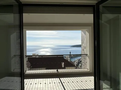 Prodaja, jednosoban stan, 78m², Tivat, Crna Gora