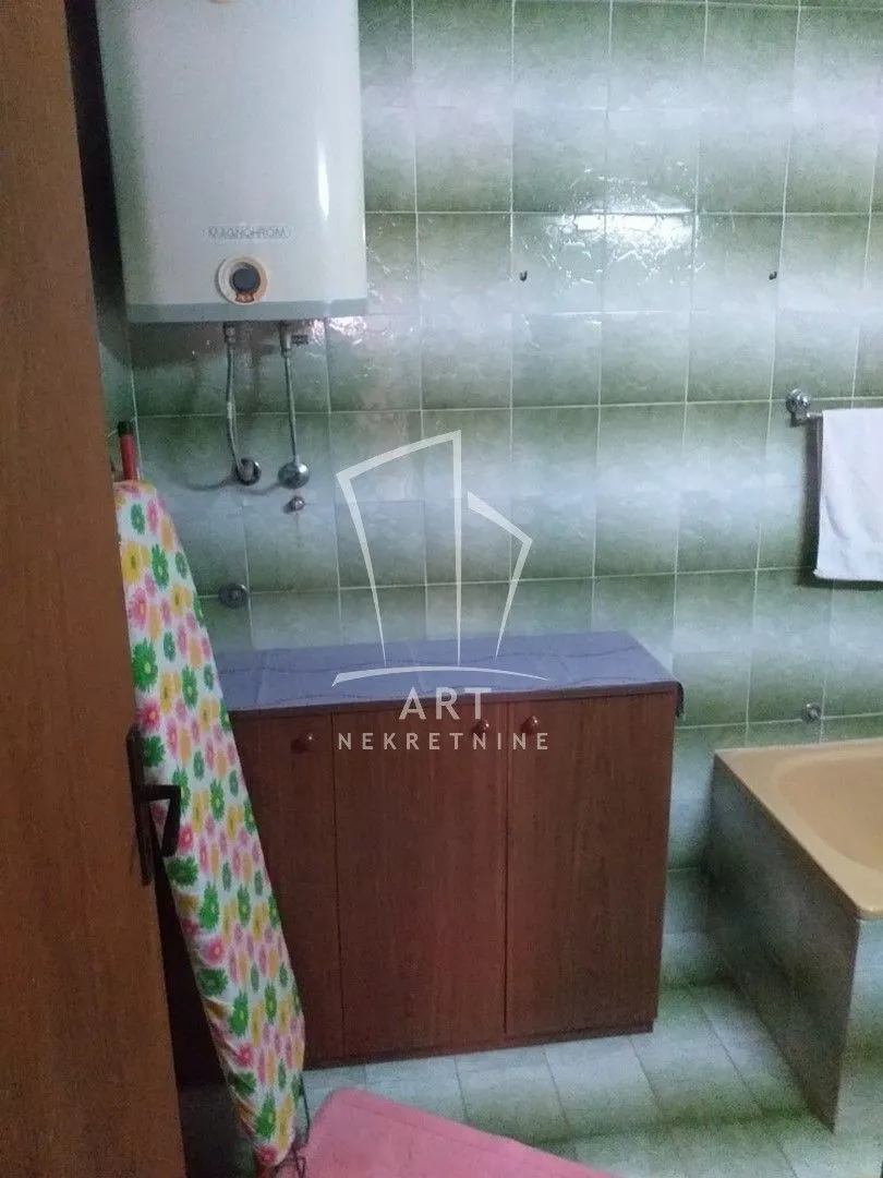 Prodaja, kuća, 275m², Zvezdarska Šuma, Zvezdara Sve Podlokacije