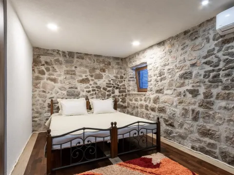 Izdavanje, kuća, 80m², Đuraševići, Tivat - image 18