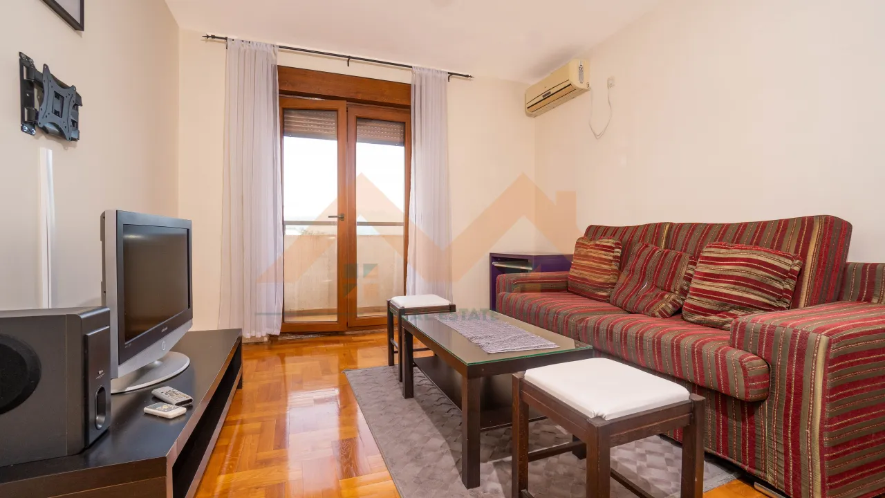 Izdavanje, jednosoban stan, 41m², Stari Aerodrom, Podgorica