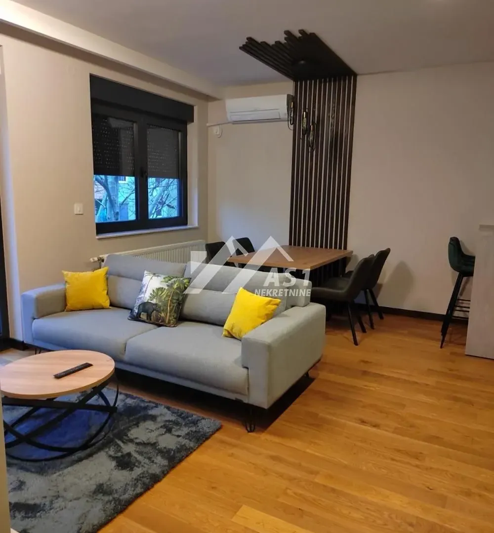 Izdavanje, dvosoban stan, 45m², Rotkvarija, Novi Sad Sve Podlokacije