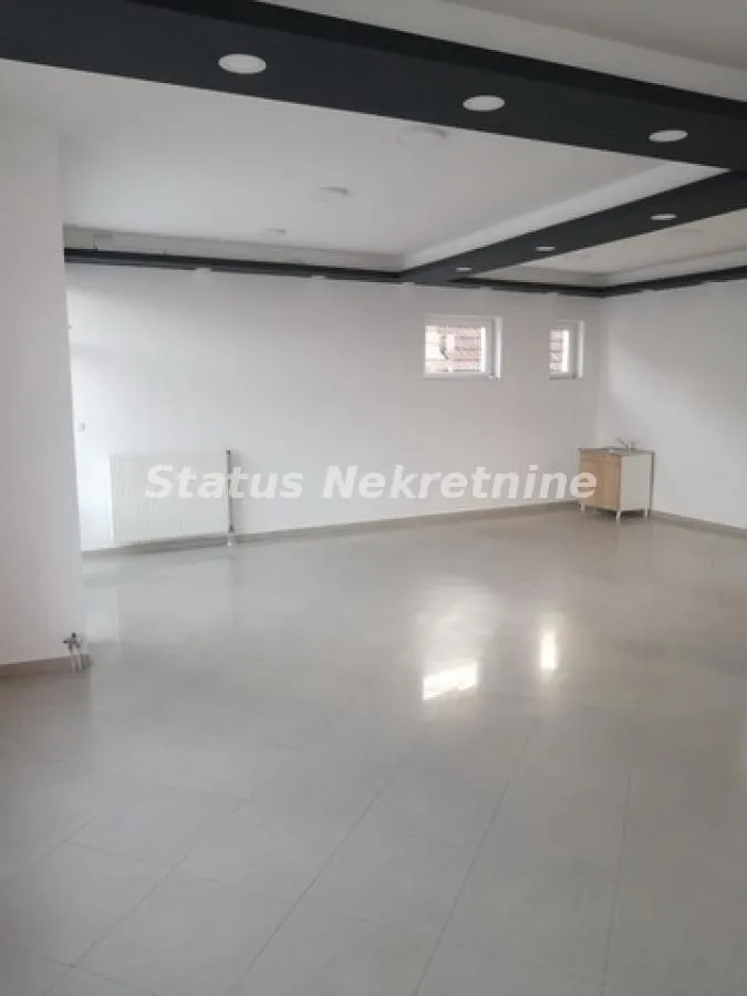 Sale, office space, 330m², Ruma, Srbija