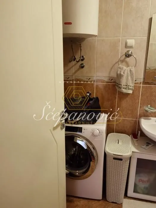 Prodaja, trosoban stan, 80m², Bulevar Oslobodjenja, Novi Sad Sve Podlokacije