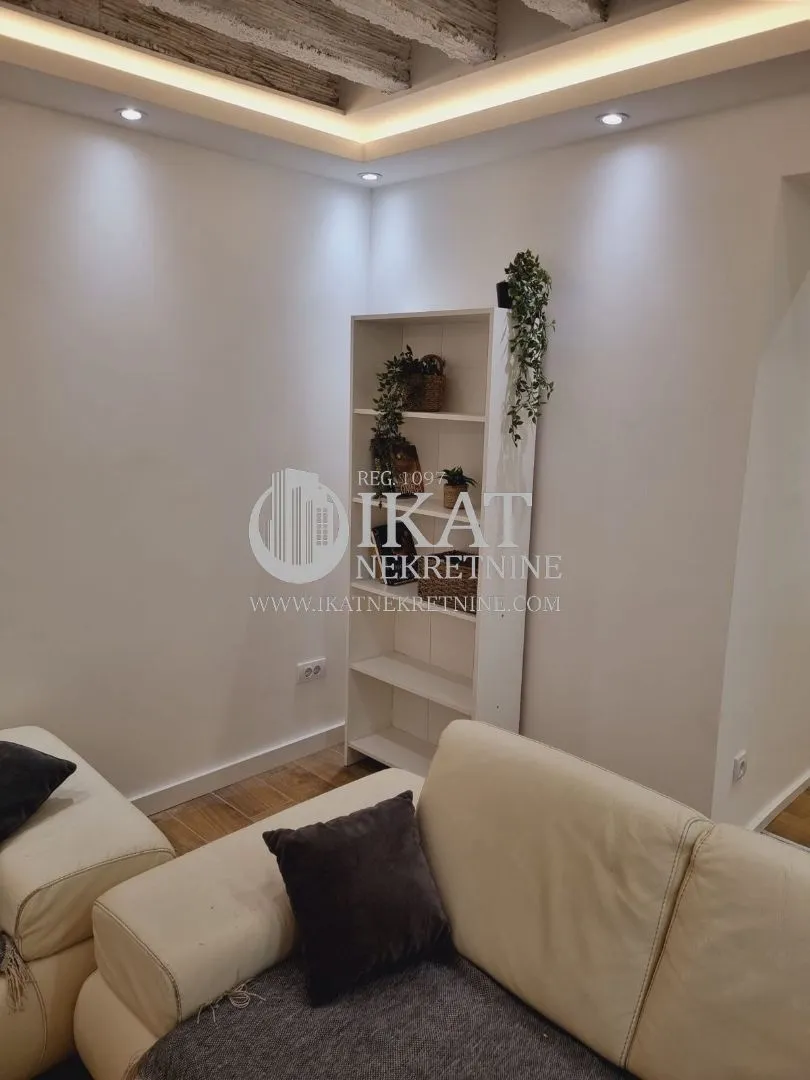 Sale, two bedroom apartment, 44m², Kalenić Pijaca, Vračar Sve Podlokacije
