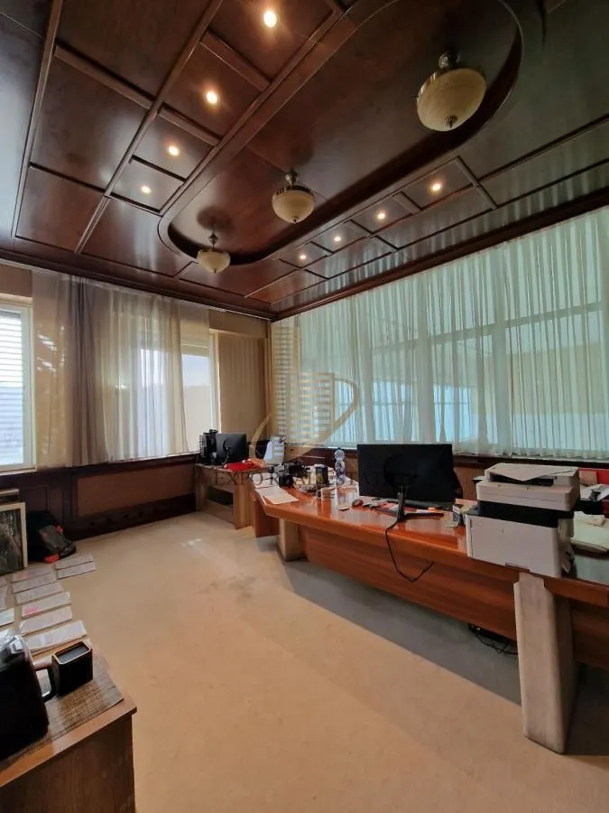 Izdavanje, poslovni prostor, 690m², Novo naselje, Novi Sad