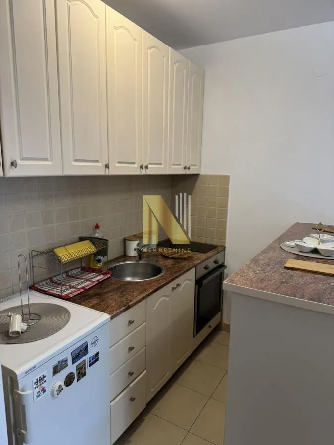 Izdavanje, garsonjera, 24m², Novi Sad, Srbija