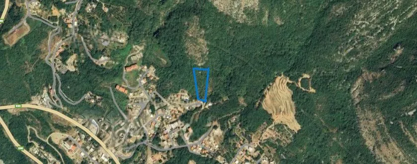 Satelitski snimak terena sa označenom parcelom.