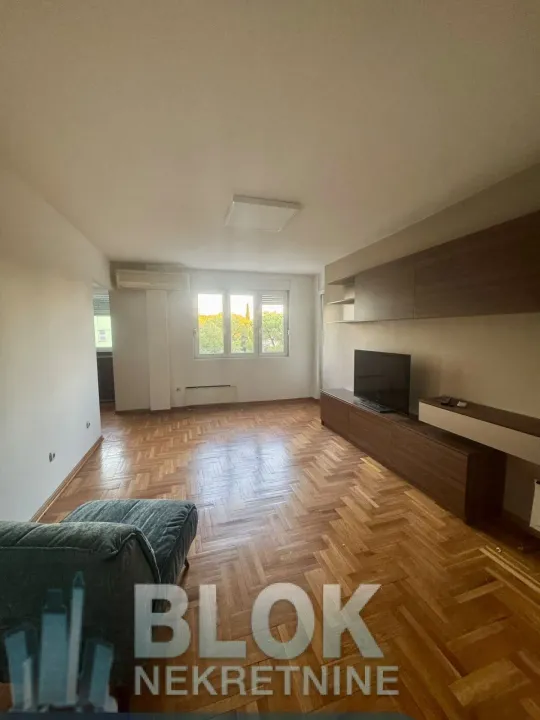 Izdavanje, dvosoban stan, 90m², Preko Morače, Podgorica