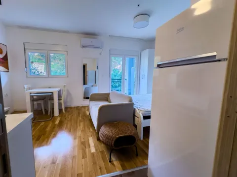 Izdavanje, garsonjera, 40m², Budva, Crna Gora - image 10