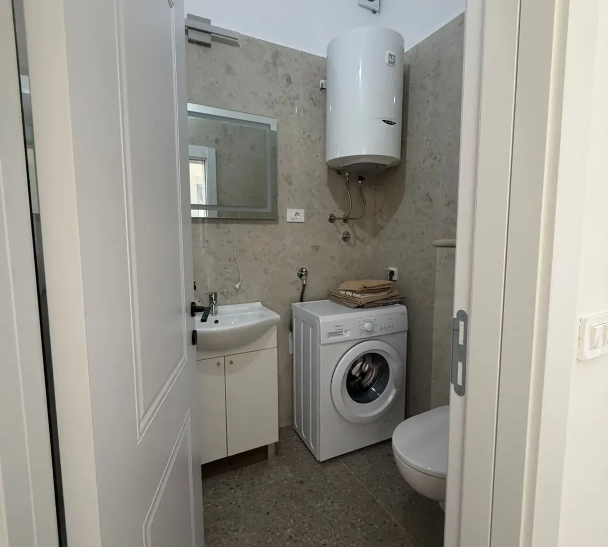 Izdavanje, jednosoban stan, 37m², Bonići, Tivat