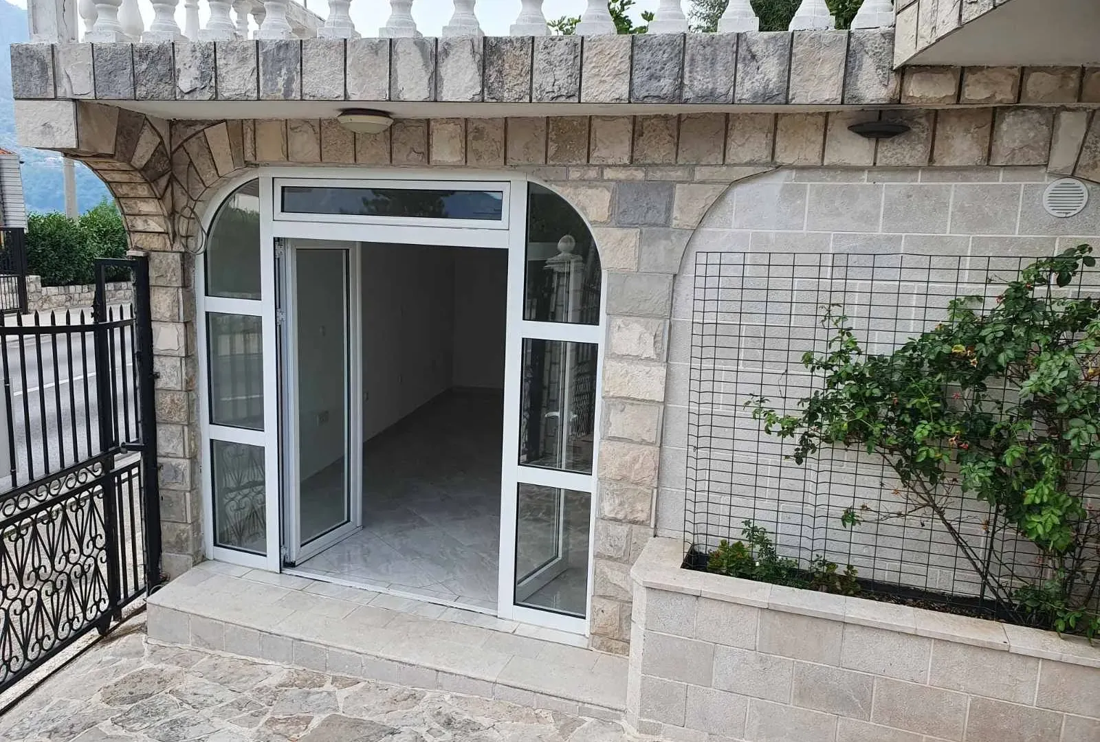 Rent, office space, 27m², Dobrota, Kotor