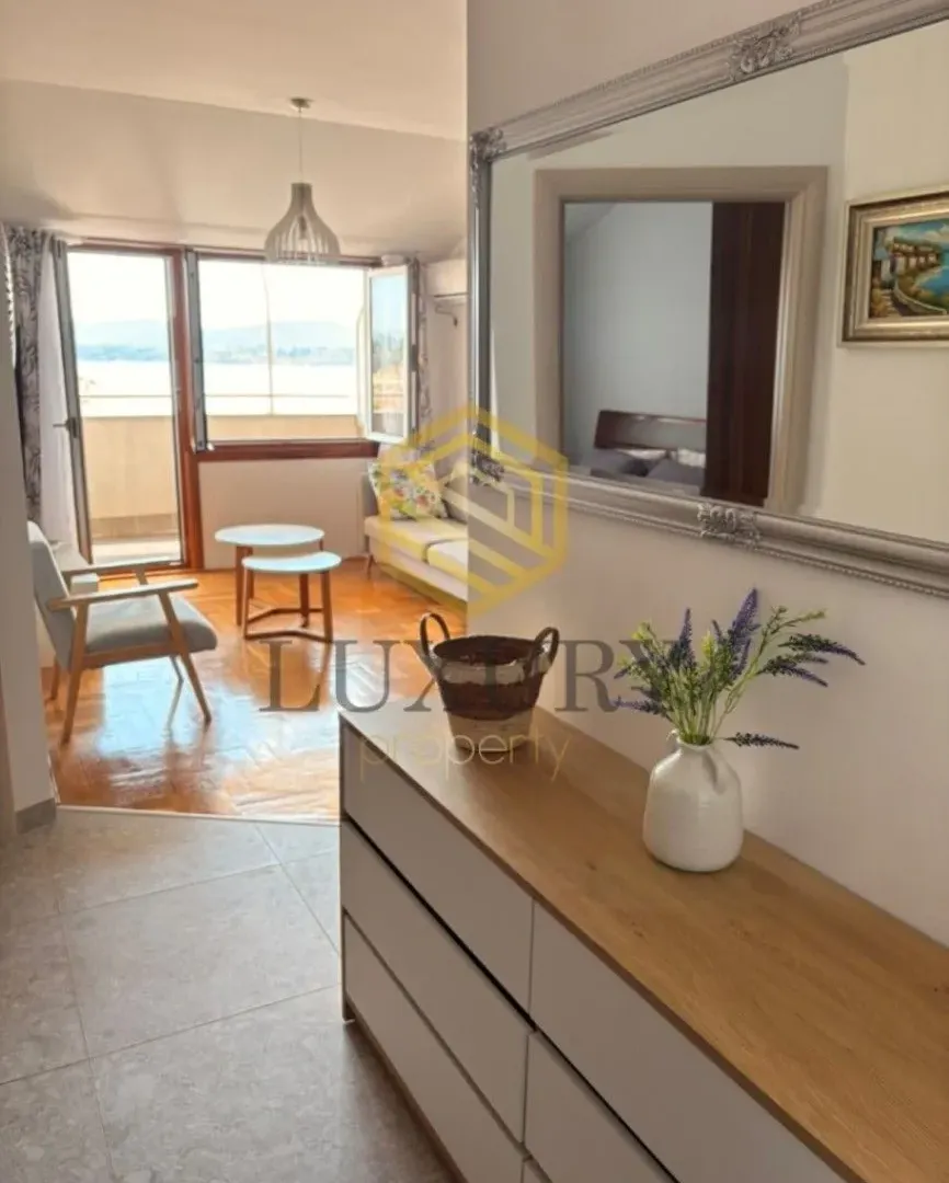 Izdavanje, jednosoban stan, 45m², Centar, Tivat