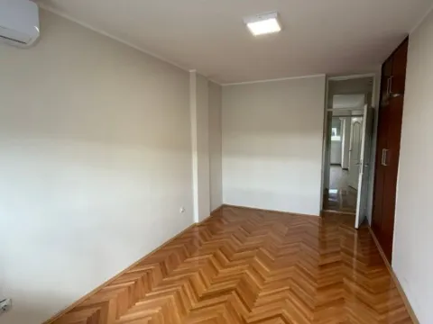 Izdavanje, dvosoban stan, 88m², Centar, Podgorica - image 13