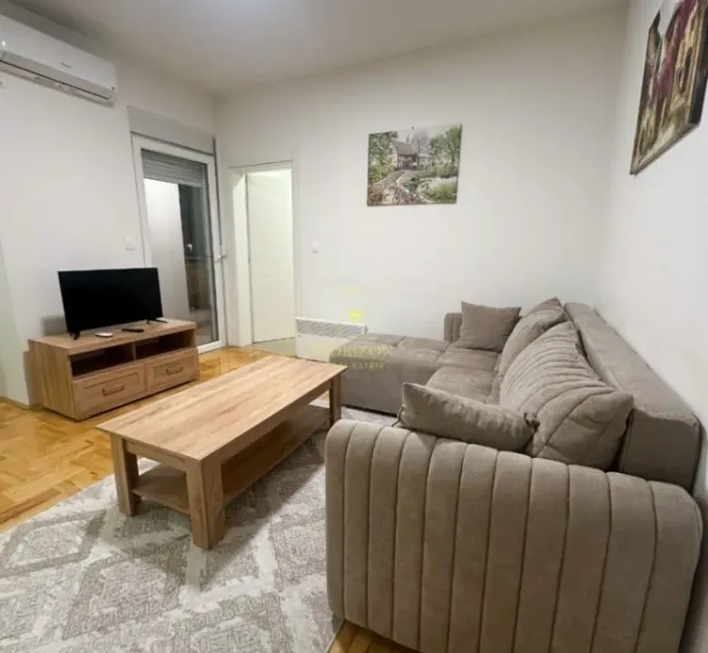 Izdavanje, dvosoban stan, 56m², Stari Aerodrom, Podgorica
