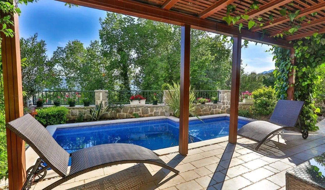 Prodaja, kuća, 240m², Donja Lastva, Tivat