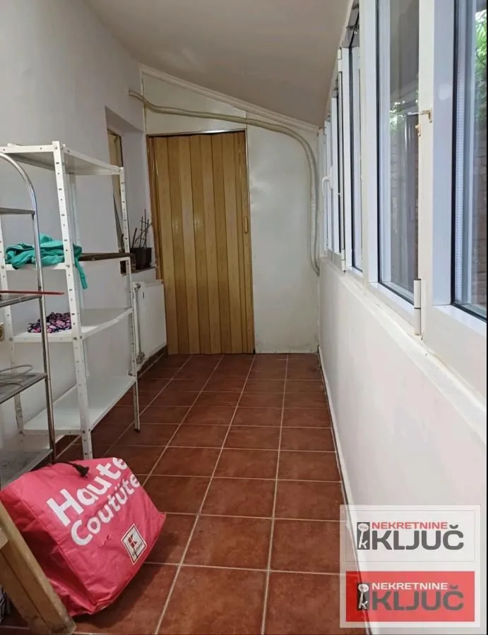 Izdavanje, jednosoban stan, 40m², Grbavica, Novi Sad Sve Podlokacije