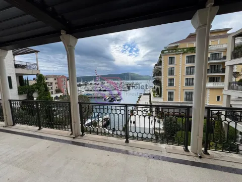 Izdavanje, četvorosoban stan, 240m², Porto Montenegro, Tivat - image 18
