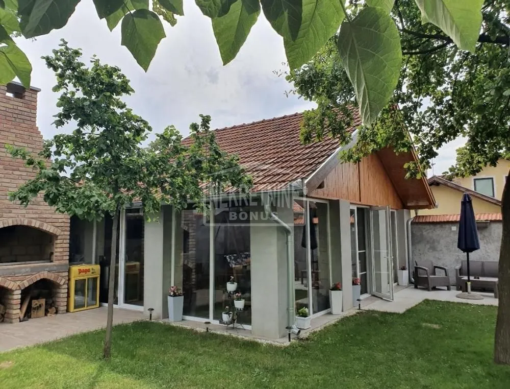 Prodaja, kuća, 288m², Kelebija, Subotica