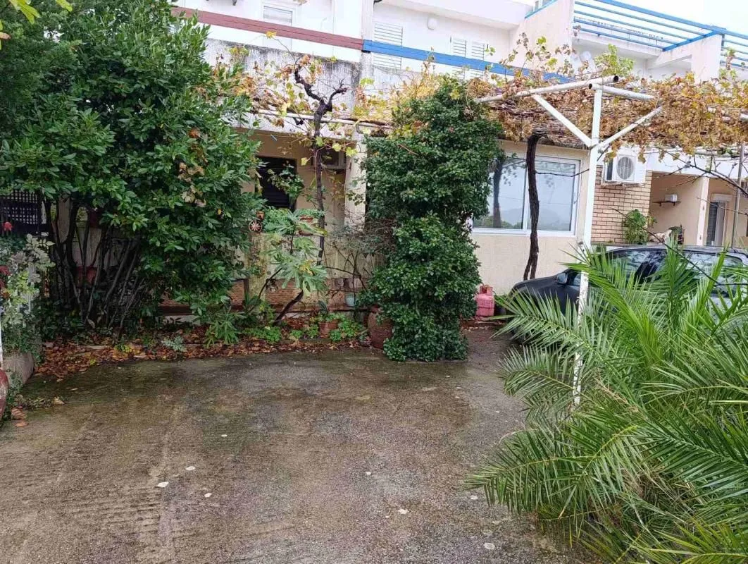 Sale, three bedroom apartment, 100m², Sveti Stefan, Budva
