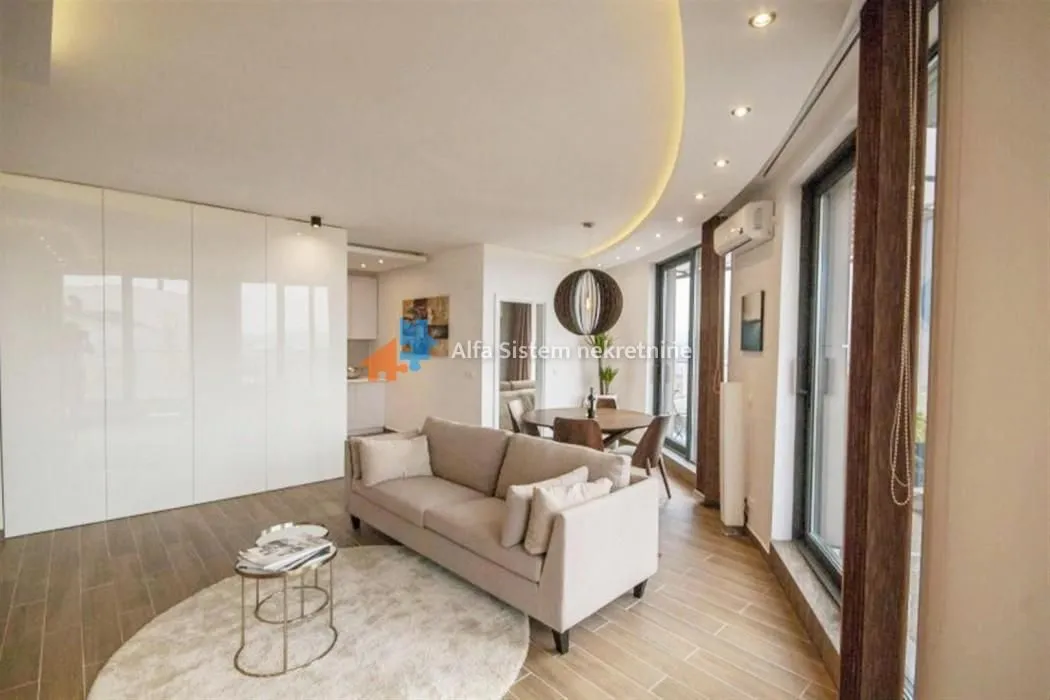 Izdavanje, trosoban stan, 92m², Čubura, Beograd