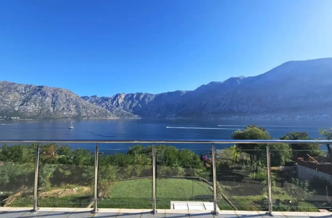 Rent, one bedroom apartment, 120m², Prčanj, Kotor