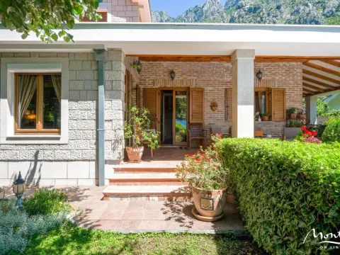 Sale, house, 305m², Orahovac, Kotor - image 18