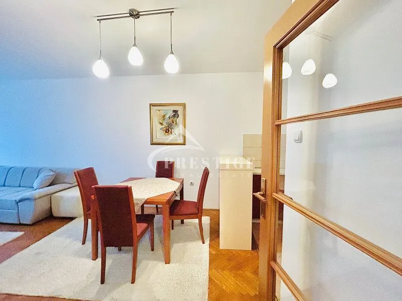 Izdavanje, dvosoban stan, 65m², Blok 9, Podgorica