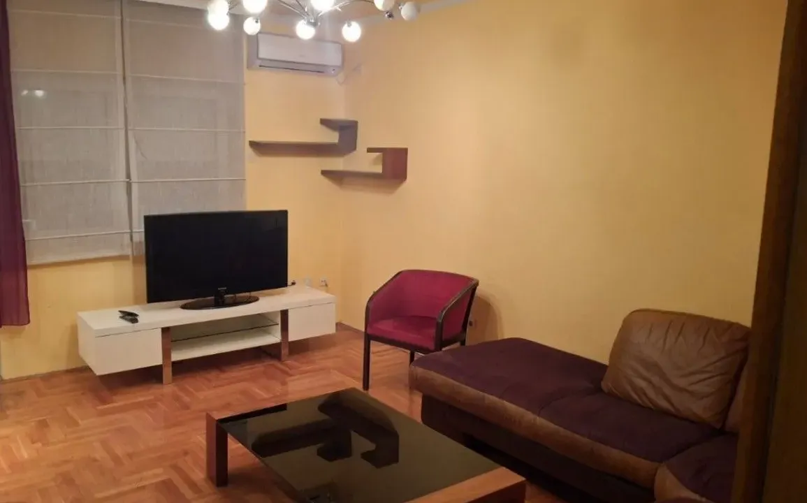 Izdavanje, dvosoban stan, 73m², Stari Aerodrom, Podgorica