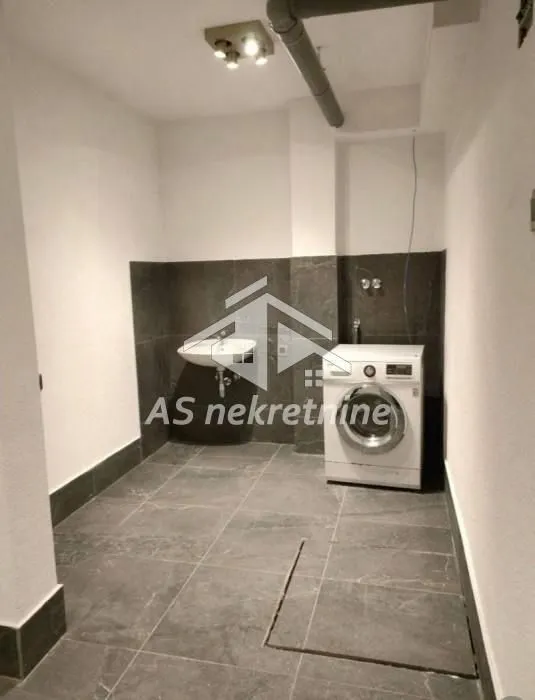 Izdavanje, četvorosoban stan, 148m², Savski Venac, Beograd