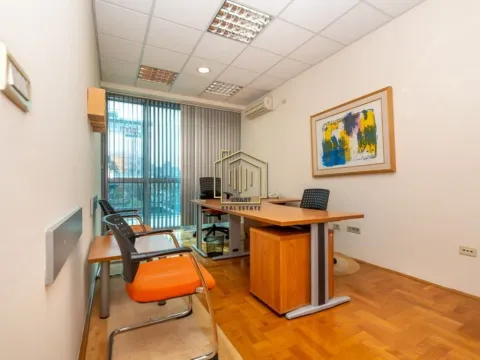 Izdavanje, poslovni prostor, 78m², Preko Morače, Podgorica