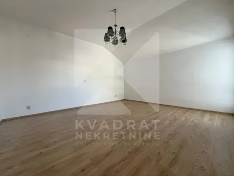 Rent, house, 500m², Stari Aerodrom, Podgorica - image 15