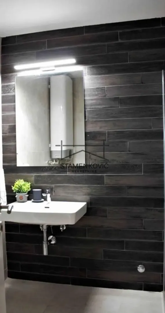 Prodaja, četvorosoban stan, 125m², Sajam, Novi Sad Sve Podlokacije