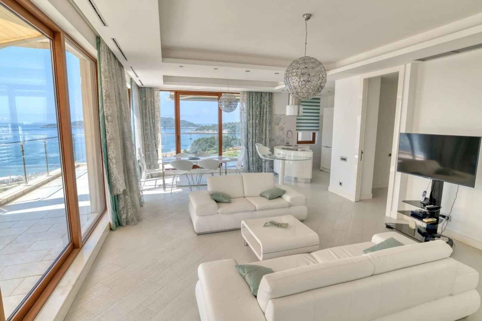 Sale, four bedroom apartment, 199m², Bečići, Budva
