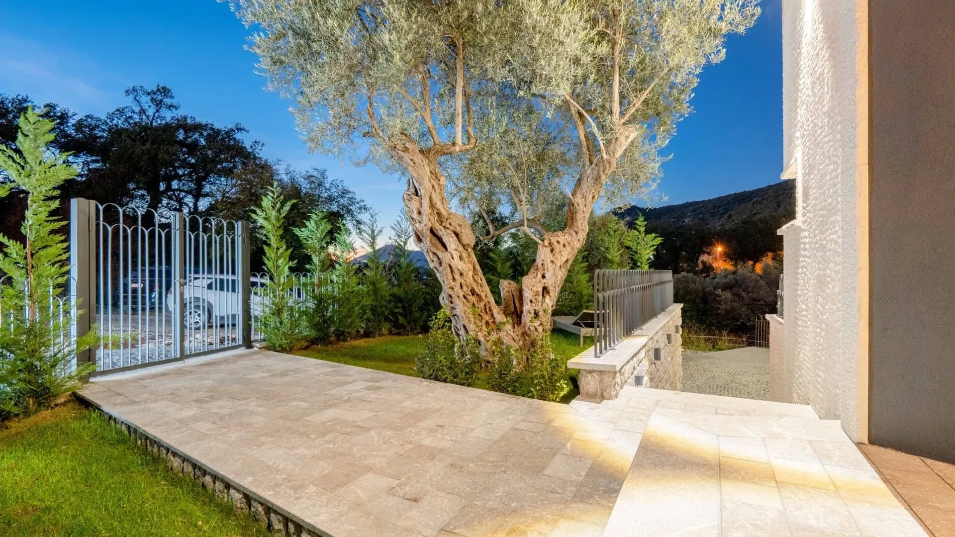 Prodaja, kuća, 240m², Kamenovo, Budva