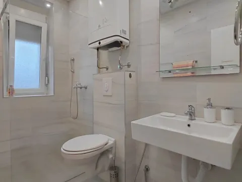 Rent, house, 200m², Gornja Gorica, Podgorica - image 9