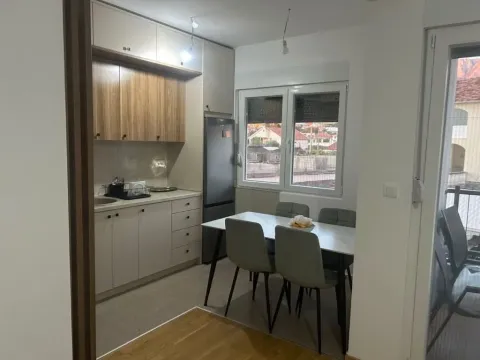 Small kitchen with a dining area and access to the terrace. - image 3